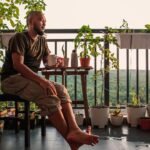 Descubra como transformar apenas 1m² da sua sacada em um jardim urbano cheio de estilo, vida e sabor. Dicas práticas para quem tem pouco espaço, mas muita vontade de cultivar.